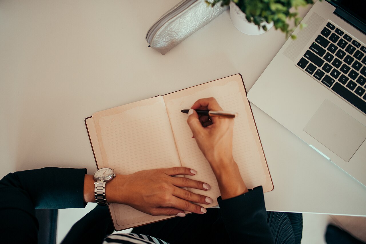 Tableau simple pour suivre les demandes d’avis clients et les relances